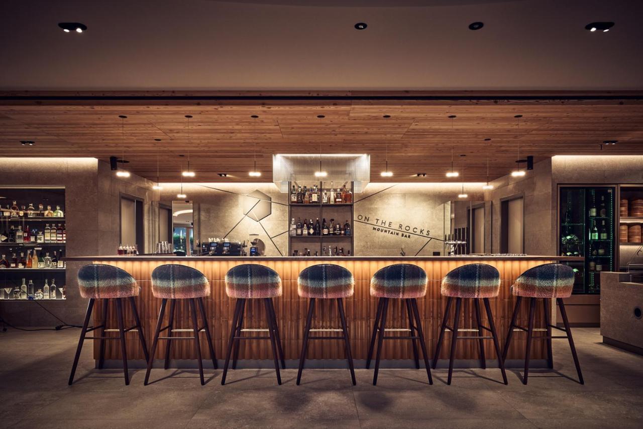 Falkensteiner Hotel Kronplatz - The Leading Hotels Of The World (Adults Only) Рисконе Экстерьер фото The bar at the 1011 Hotel