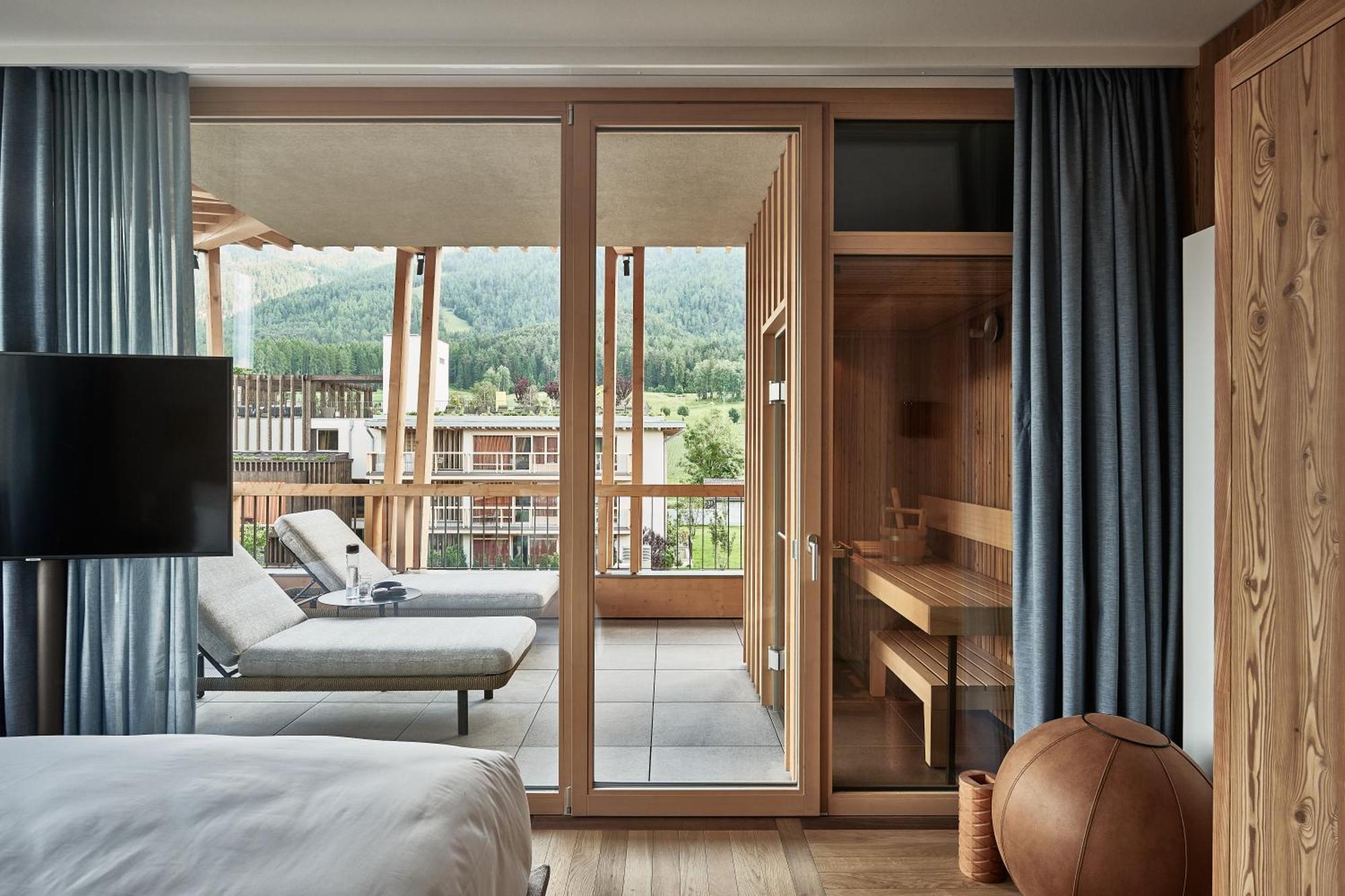 Falkensteiner Hotel Kronplatz - The Leading Hotels Of The World (Adults Only) Рисконе Экстерьер фото A room at the Hotel 7132 Summit