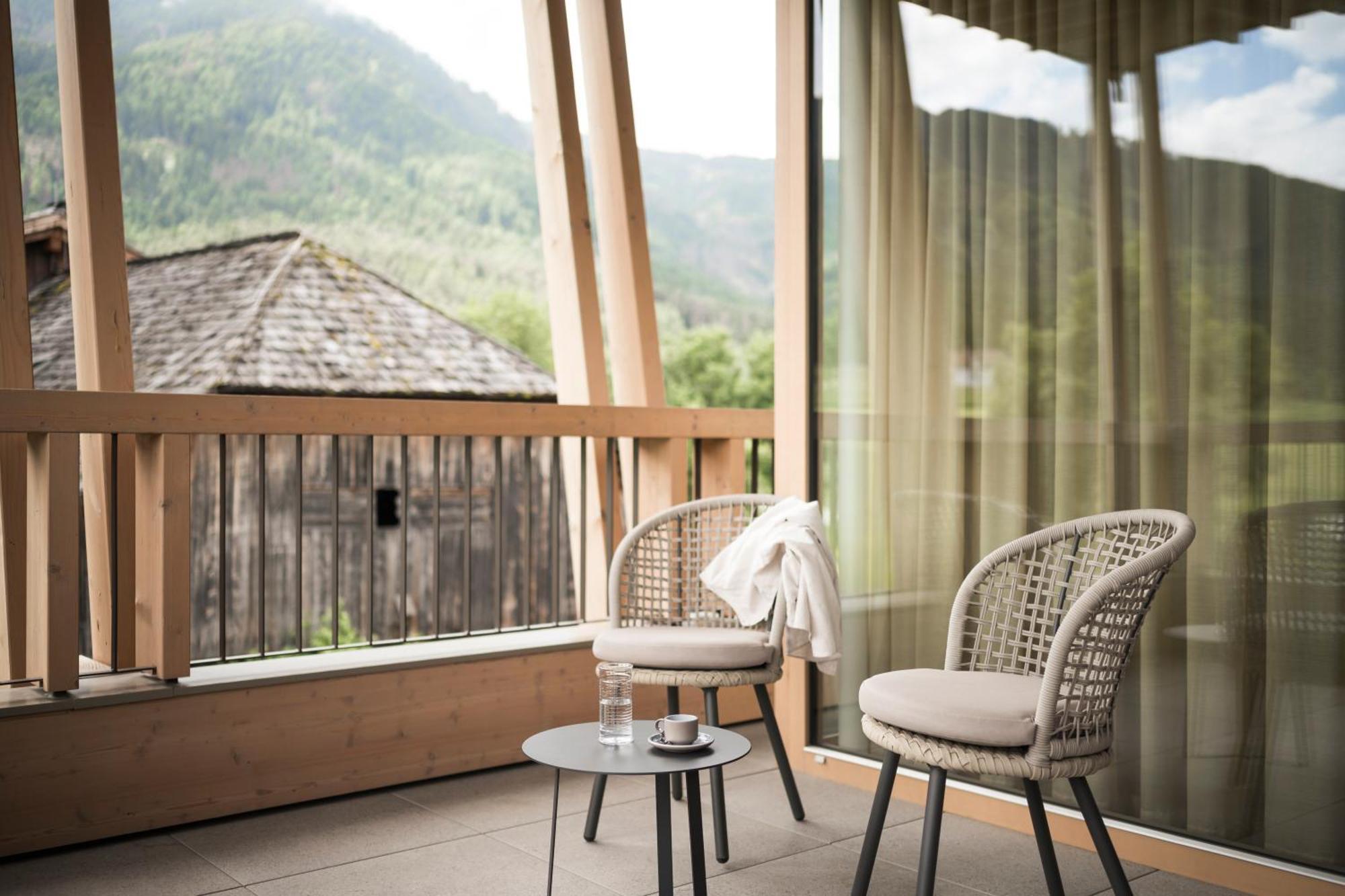 Falkensteiner Hotel Kronplatz - The Leading Hotels Of The World (Adults Only) Рисконе Номер фото A balcony at the Hotel