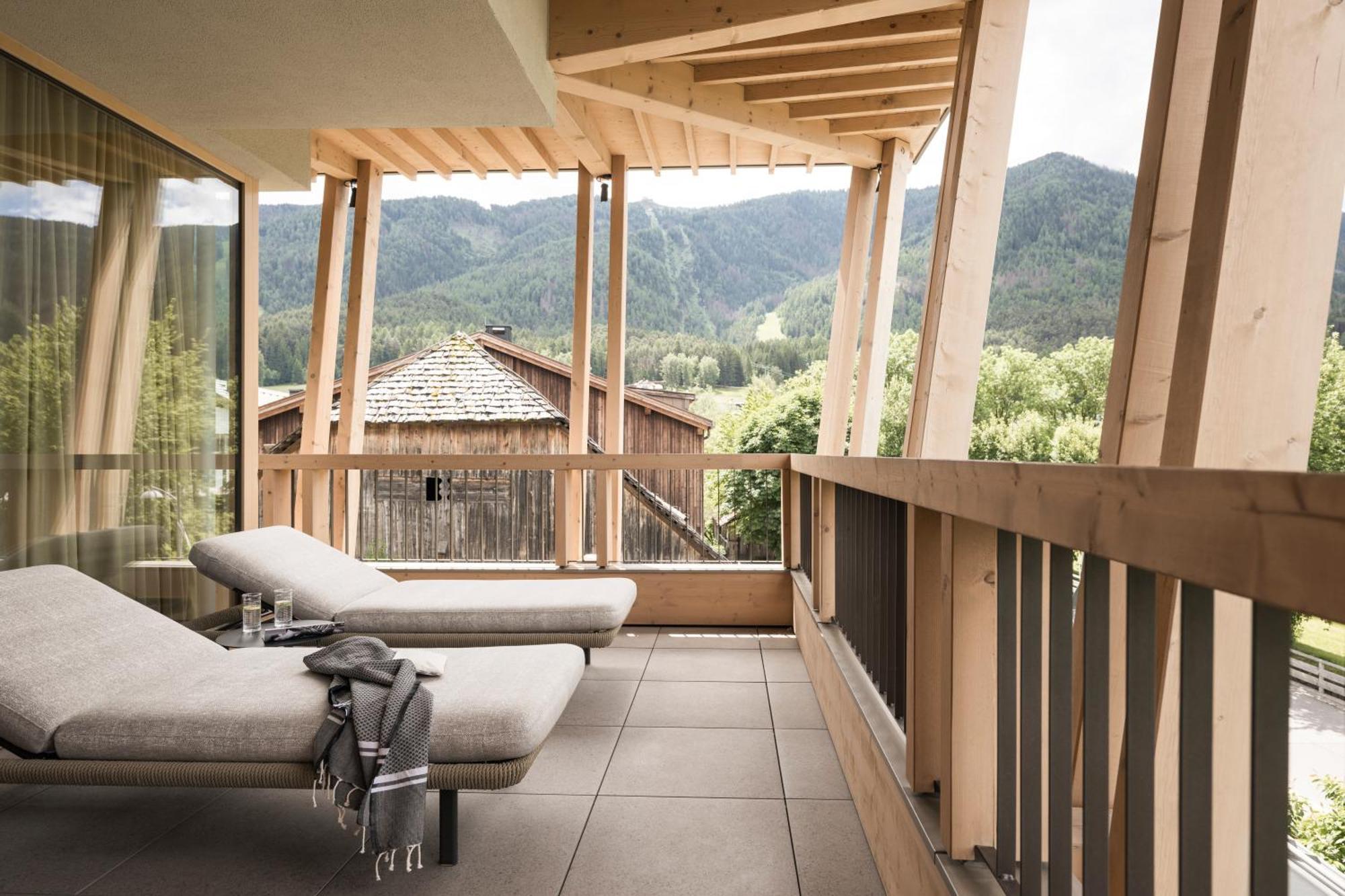 Falkensteiner Hotel Kronplatz - The Leading Hotels Of The World (Adults Only) Рисконе Экстерьер фото The balcony of a suite