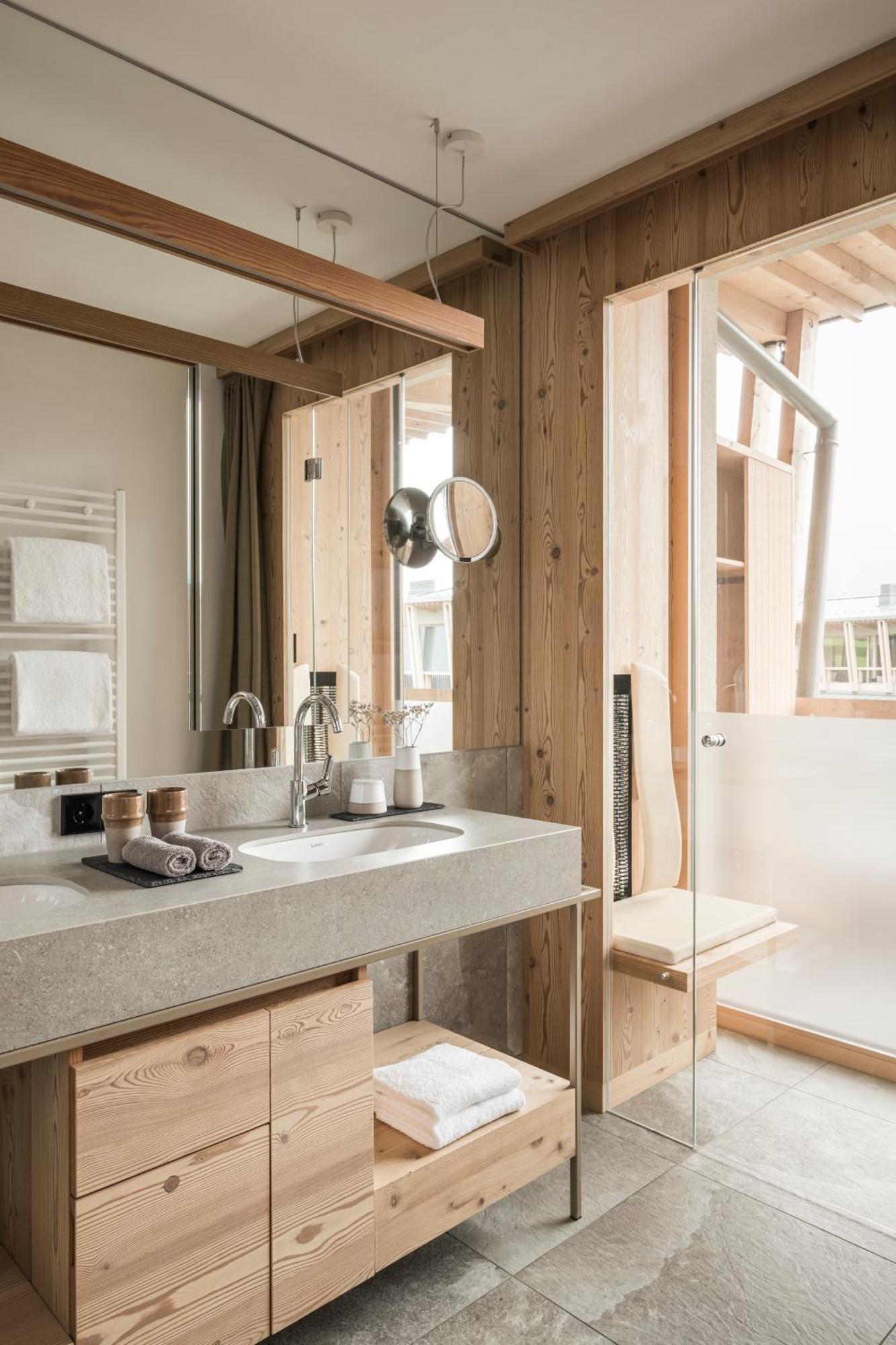 Falkensteiner Hotel Kronplatz - The Leading Hotels Of The World (Adults Only) Рисконе Номер фото Bathroom