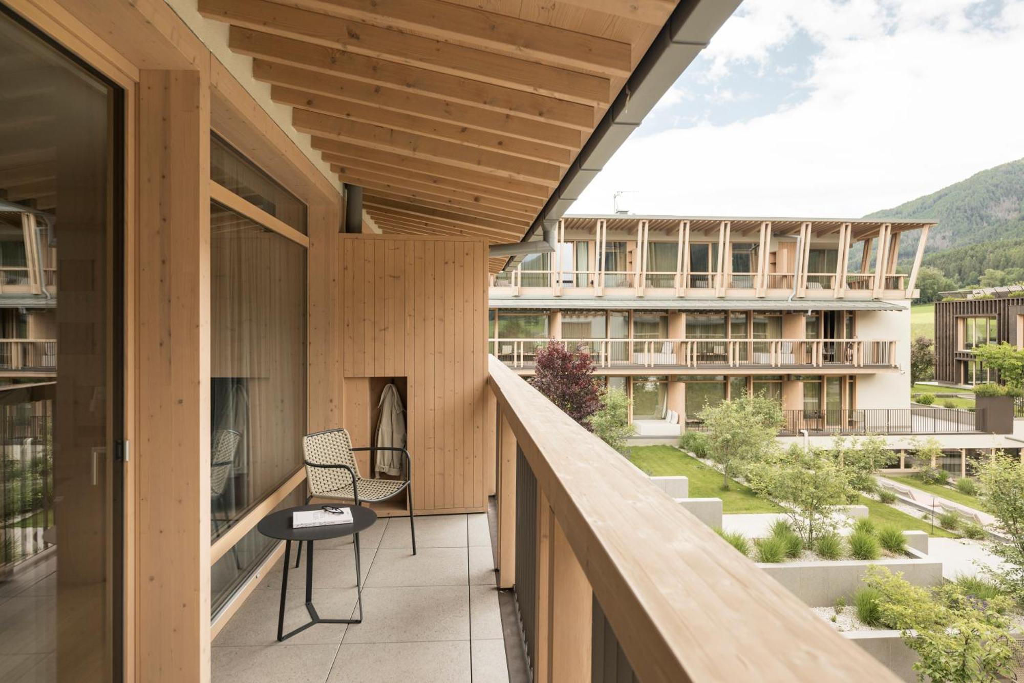 Falkensteiner Hotel Kronplatz - The Leading Hotels Of The World (Adults Only) Рисконе Экстерьер фото The balcony of a room at the Hotel
