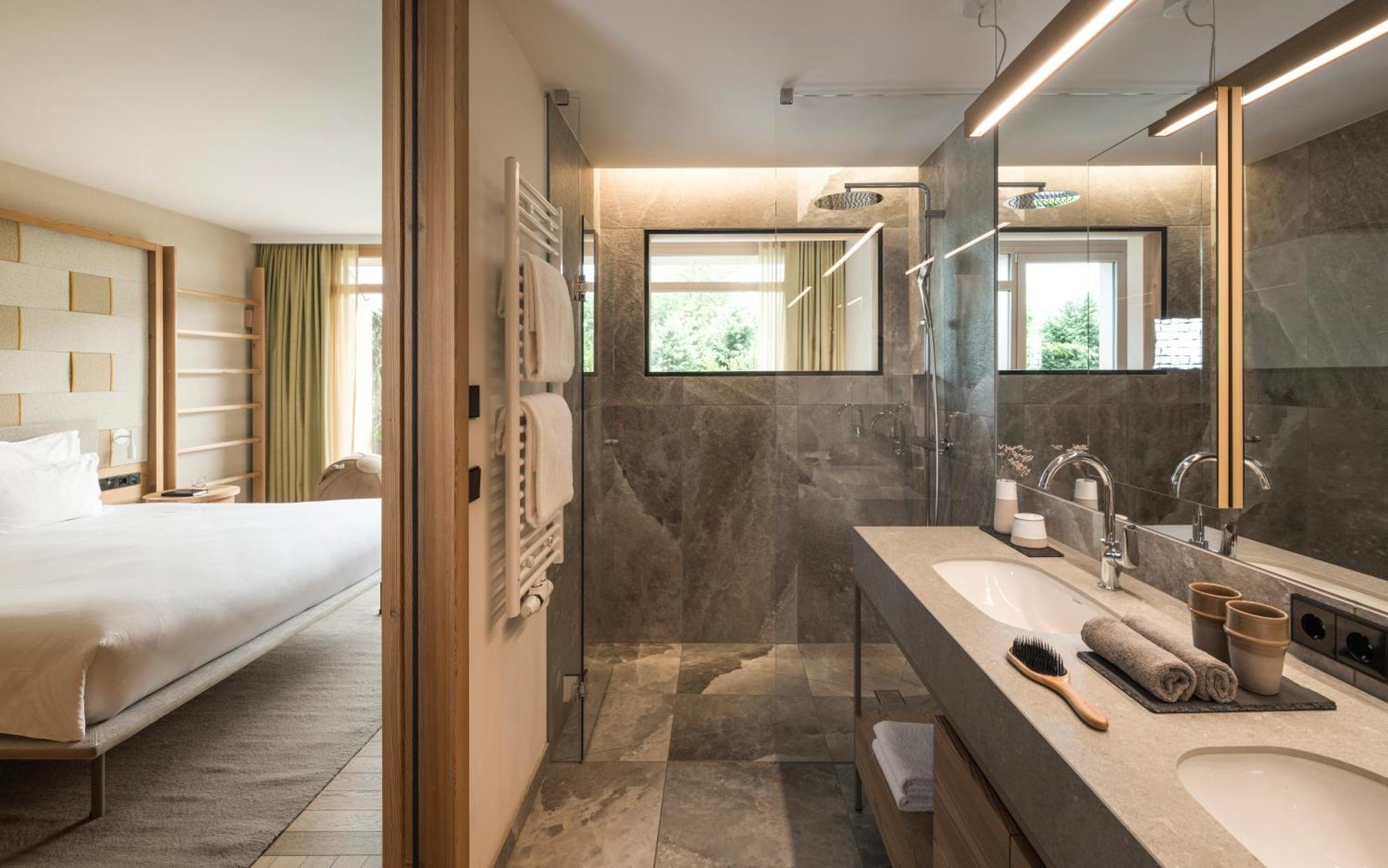 Falkensteiner Hotel Kronplatz - The Leading Hotels Of The World (Adults Only) Рисконе Номер фото Bathroom